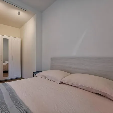 Experience The Loft! Loft 18, Downtown, Near The Free Parking Available Apartment Lugano